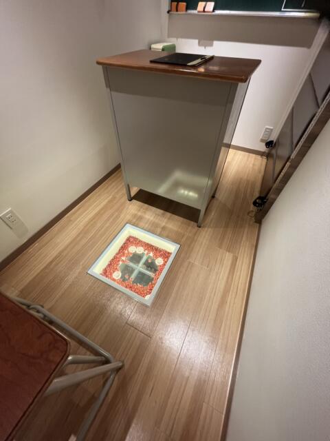 HOTEL AMAN(アマン)(浜松市/ラブホテル)の写真『216号室　床の埋め込みディスプレイ』by ま〜も〜る〜