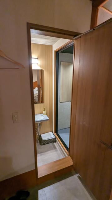 HOTEL 風々(ふふ)(新宿区/ラブホテル)の写真『206号室 洗面台周辺』by クワッグ