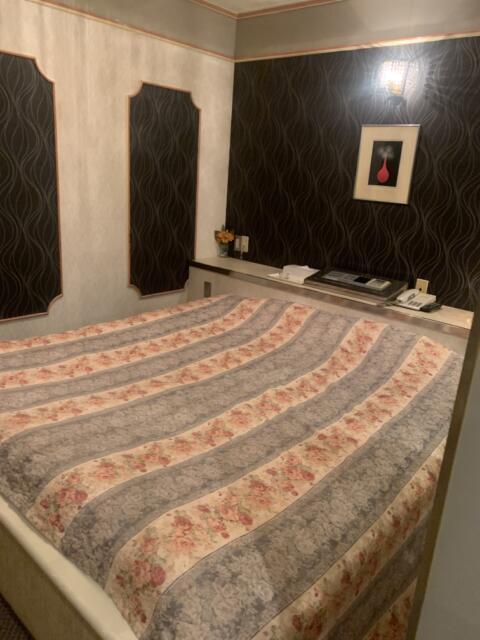 愛麒麟（アイキリン）(大阪市/ラブホテル)の写真『502号室　ベッド』by PINK SCORPION