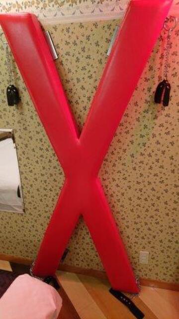 HOTEL Kartine X(カルティニX)(広島市南区/ラブホテル)の写真『202号室（張り付け台あり）』by 格付屋