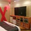 HOTEL Kartine X(カルティニX)(広島市南区/ラブホテル)の写真『202号室（入口横から部屋奥方向）』by 格付屋