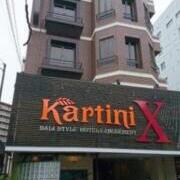 HOTEL Kartine X(カルティニX)(広島市南区/ラブホテル)の写真『昼の外観１』by 格付屋