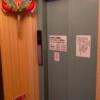 ホテルAIM(アイム)(新宿区/ラブホテル)の写真『エレベーターと飾りです。(23,6)』by キジ