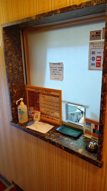 ホテルAIM(アイム)(新宿区/ラブホテル)の写真『有人受付と料金表です。(23,6)』by キジ