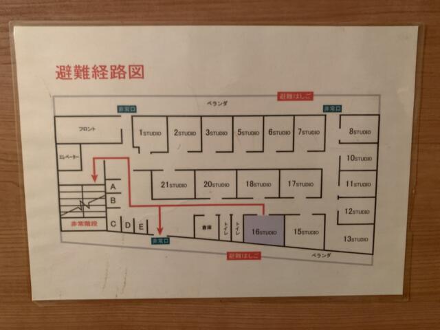 レンタルルーム ROOMS(新宿区/ラブホテル)の写真『16号室　避難経路図』by 東京都