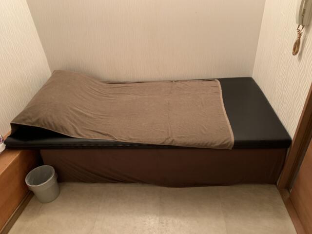 レンタルルーム ROOMS(新宿区/ラブホテル)の写真『16号室　ベッド』by 東京都