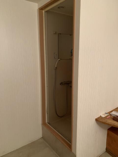レンタルルーム ROOMS(新宿区/ラブホテル)の写真『16号室　シャワールーム』by 東京都