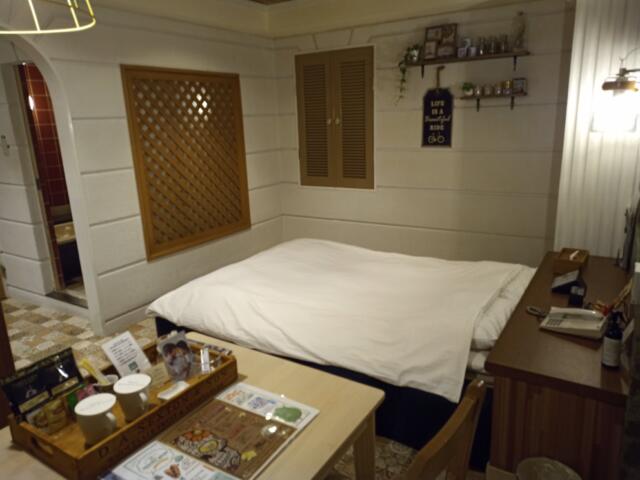 ホテルセッティングザシーン 栄(名古屋市中区/ラブホテル)の写真『203号室 ベッドルーム②』by タンスにゴンゴン