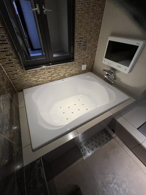 HOTEL LuLu SWEET(浜松市/ラブホテル)の写真『313号室　浴槽』by ま〜も〜る〜