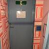 プリティホテル ChuChu(浜松市/ラブホテル)の写真『１１３号室（謎のカーテンを開けると非常階段＆ルームサービス受け）』by マーシ