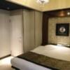 HOTEL Villa Senmei(ヴィラ センメイ）(大田区/ラブホテル)の写真『302号室（部屋奥から入口横方向）』by 格付屋