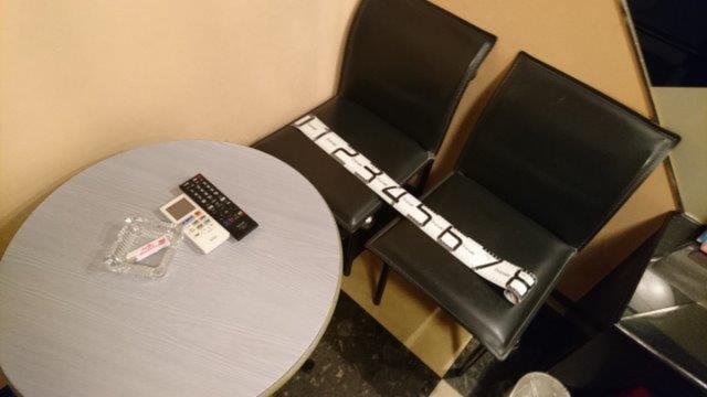 ホテル 愛(台東区/ラブホテル)の写真『202号室（ソファはなく椅子が2脚）』by 格付屋