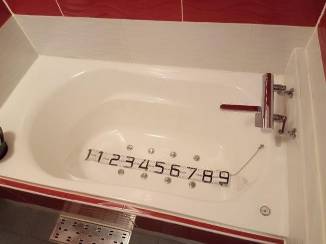 HOTEL ALL-INN G（オールインジー）(豊島区/ラブホテル)の写真『705号室（浴槽幅90㎝ちょいジャグジー）』by 格付屋