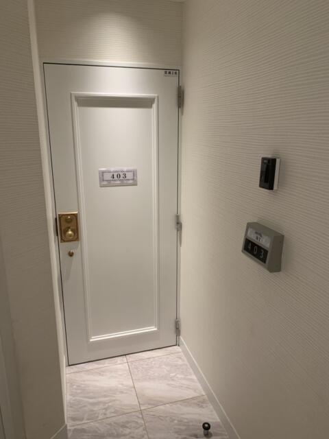 HOTEL W1（ダブルワン）(品川区/ラブホテル)の写真『403号室　部屋前』by 東京都