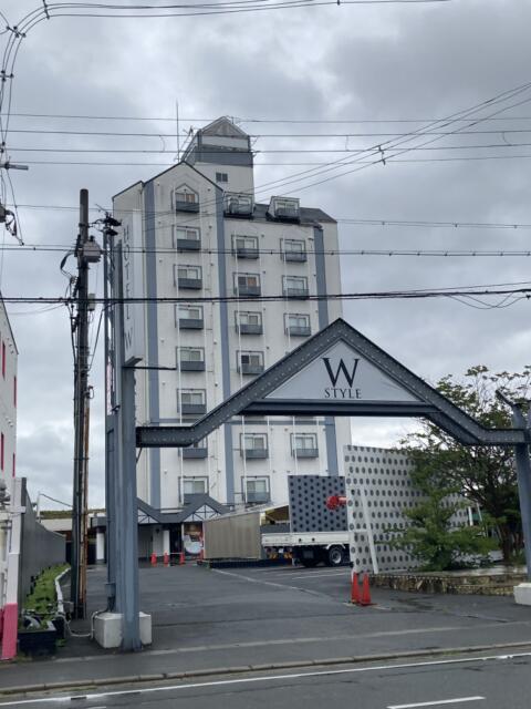 ホテル W STYLE（ダブリュースタイル）(京都市伏見区/ラブホテル)の写真『昼の外観』by まさおJリーグカレーよ