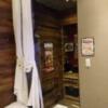 HOTEL Petit Bali 新宿三丁目店(プティバリ）(新宿区/ラブホテル)の写真『705号室（部屋奥から入口方向）』by 格付屋