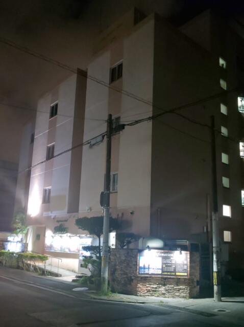 HOTEL Felice（フェリーチェ）(那覇市/ラブホテル)の写真『夜の外観』by umesan