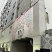HOTEL EVI TOWER(戸田市/ラブホテル)の写真『外観　入口』by festa9
