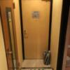 HOTEL KATSURA(カツラ)(台東区/ラブホテル)の写真『203号室　玄関2足も置いたらいっぱい』by みこすりはん