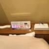 HOTEL KATSURA(カツラ)(台東区/ラブホテル)の写真『203号室　ベッド上に有線と照明調整にティッシュとゴム』by みこすりはん