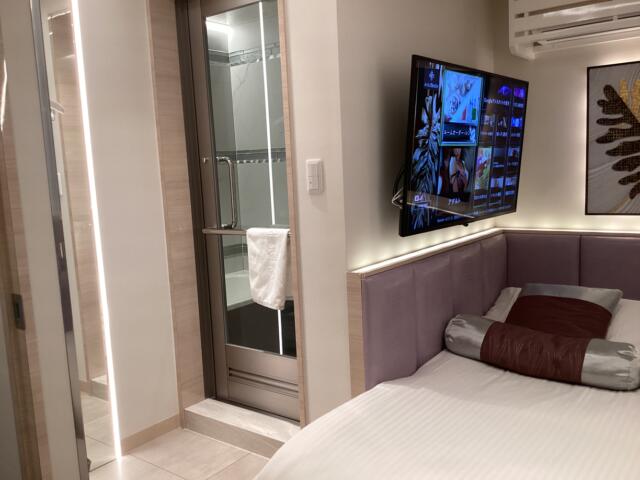 HOTEL Blanche（ブランシュ）(渋谷区/ラブホテル)の写真『407号室 洗面台側から見た室内』by ACB48
