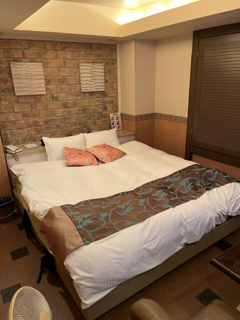 ホテル どないやねん(大阪市/ラブホテル)の写真『503号室　ベッド①』by 神戸のりんごちゃん