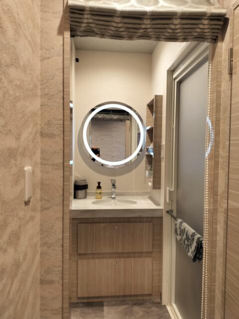 HOTEL DIAMOND（ダイヤモンド）(渋谷区/ラブホテル)の写真『902号室　洗面所』by ところてんえもん