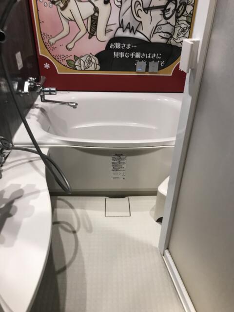 ラピア(新宿区/ラブホテル)の写真『206号室の浴室①』by 少佐