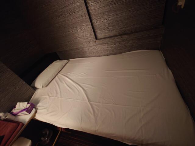 レンタルルーム 海の幸(荒川区/ラブホテル)の写真『７号室ベット』by そこそこの人生