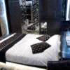 ホテル グランヴィラ(豊島区/ラブホテル)の写真『302号室　ソファー位置からベッド方向』by マーケンワン