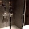 FABULOUS(ファビュラス)(立川市/ラブホテル)の写真『605号室(洗面の奥にガラス張りシャワー、右に個室トイレ)』by ＪＷ