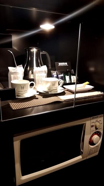 FABULOUS(ファビュラス)(立川市/ラブホテル)の写真『605号室(電子レンジとカップ類、お茶＆コーヒーあり)』by ＪＷ
