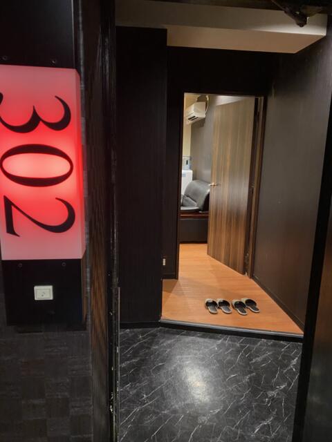 HOTEL GRANDE(川口市/ラブホテル)の写真『302号室(玄関から室内)』by こねほ