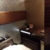 ホテル PASHA RESORT(パシャリゾート)(新宿区/ラブホテル)の写真『302号室（ベッド右手にテーブル椅子）』by ＪＷ