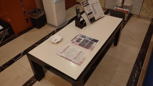 HOTEL SALONE（サローネ）(川崎市川崎区/ラブホテル)の写真『207号室、テーブル』by Sparkle