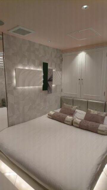 HOTEL Blanche（ブランシュ）(渋谷区/ラブホテル)の写真『205号室（入口から部屋奥方向）』by 格付屋