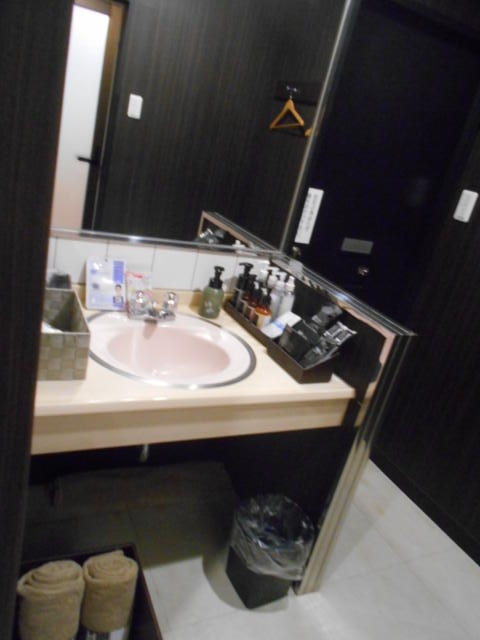 CLUB G（クラブジー）(嬉野市/ラブホテル)の写真『101号室の洗面台。浴室の正面に設置してあり、機能的。』by 猫饅頭