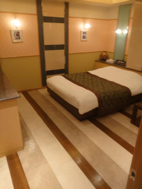 ホテル ウエスト(品川区/ラブホテル)の写真『606号入口から全景』by momomo