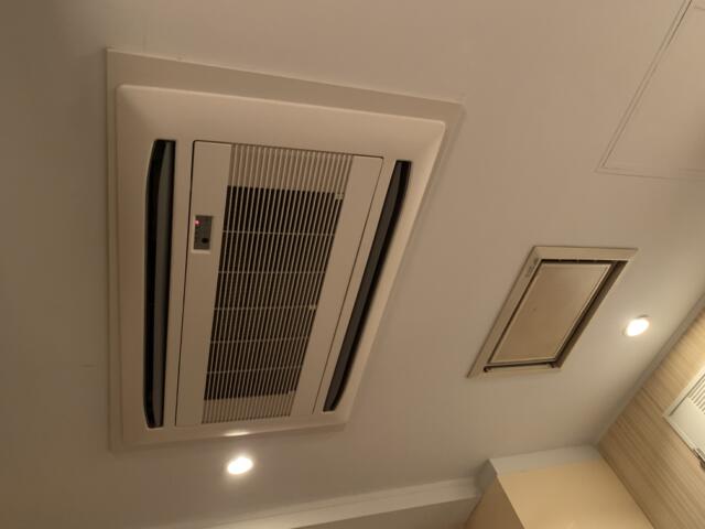 ＨOTEL Q(豊島区/ラブホテル)の写真『703号室　天井埋め込み型エアコン』by 東京都