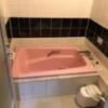 HOTEL アムール(台東区/ラブホテル)の写真『102号室　バスタブは2人で入れます。洗い場は狭いかな。』by みこすりはん