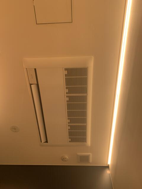 Hotel min.(品川区/ラブホテル)の写真『202号室　天井埋め込み型エアコン』by 東京都