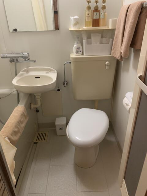 HOTEL Fine(ファイン)(新宿区/ラブホテル)の写真『203号室　洗面台、ユニットバス』by 東京都