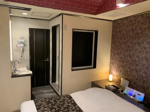 HOTEL Diana (ダイアナ)(台東区/ラブホテル)の写真『435号室　室内から浴室、トイレ側を望む。』by 東京都