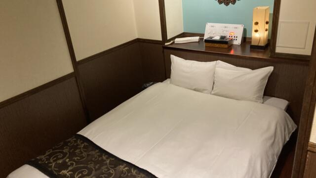 HOTEL B-Girl Bali(荒川区/ラブホテル)の写真『201号室（ベッド）』by 頭文字TK