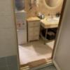 HOTEL RUNA(ルナ)鶯谷(台東区/ラブホテル)の写真『111号室　浴室から洗面台を臨む。』by 東京都