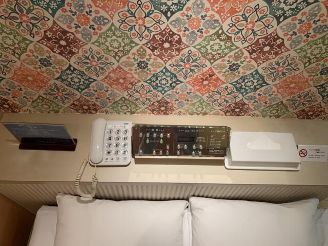 ホテル アテネ(柏市/ラブホテル)の写真『516号室　ベッド上照明調整操作盤など』by 東京都