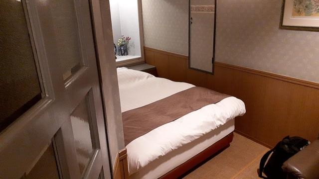 サンロード(渋谷区/ラブホテル)の写真『605号室、部屋外観。入り口から部屋を臨む』by 春風拳