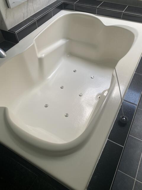HOTEL R&K（アールアンドケー）(越谷市/ラブホテル)の写真『803号室(浴室浴槽)』by こねほ