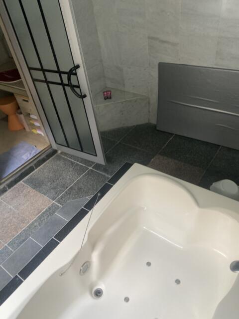 HOTEL R&K（アールアンドケー）(越谷市/ラブホテル)の写真『803号室(浴室右奥から)』by こねほ