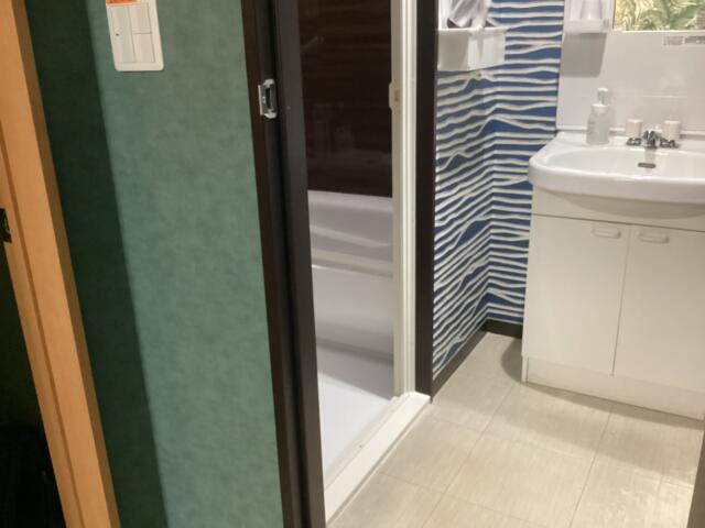 ニューポート(立川市/ラブホテル)の写真『303号室 お部屋から見た浴室』by ACB48